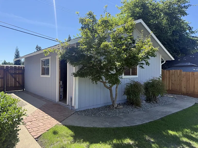 731 River Ave — Photo 14