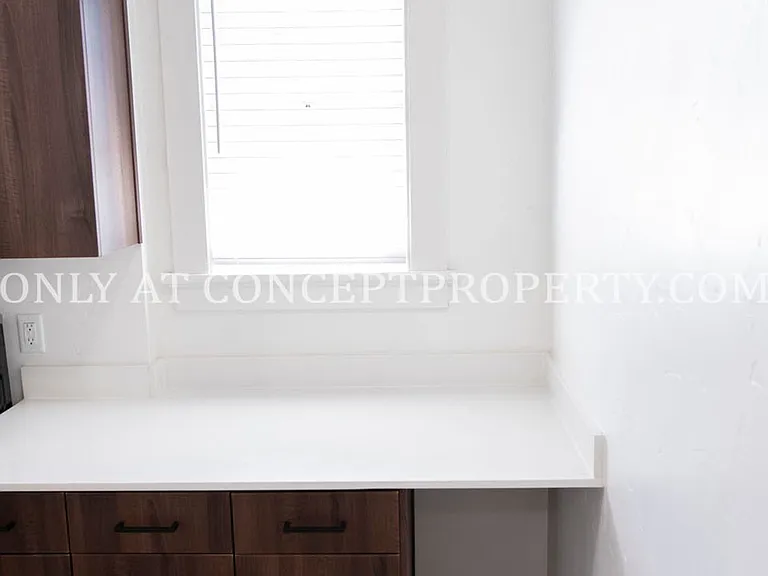 Clairmont — Photo 12