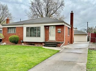 26512 Larchmont St, Saint Clair Shores, MI 48081
