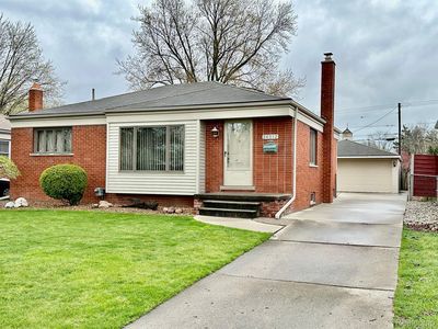 26512 Larchmont St, Saint Clair Shores, MI, 48081