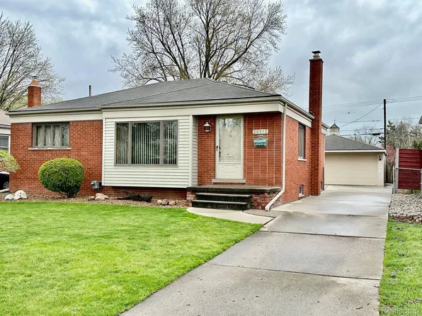 26512 Larchmont St, Saint Clair Shores, MI 48081
