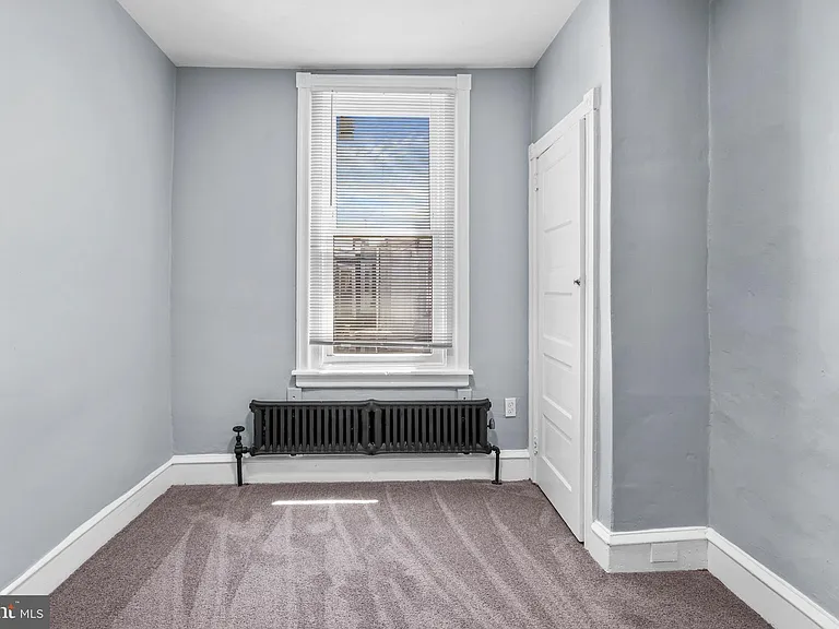 950 E Russell St — Photo 23