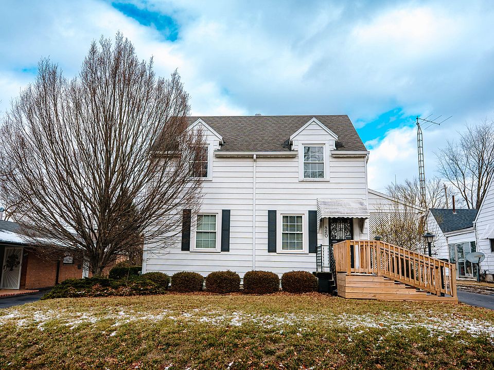 1st image of 820 W 1st St