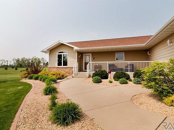 3rd image of 46 Golf Dr