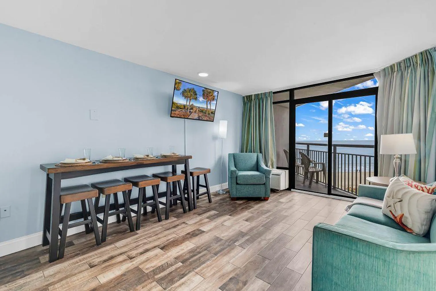 1 bed, 1.0 bath, 548 sqft, $2,816 — Photo 2