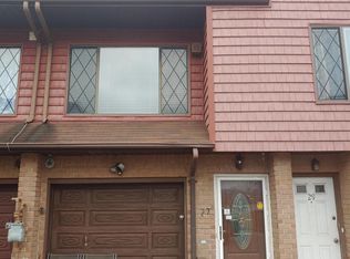 27 Maryland Ln, Staten Island, NY