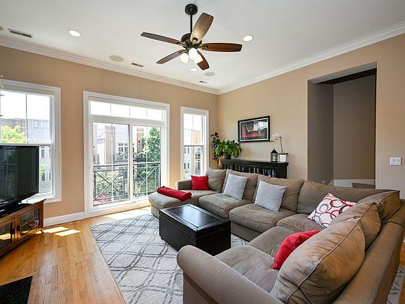 4th image of 2144 W Roscoe St Unit 3B