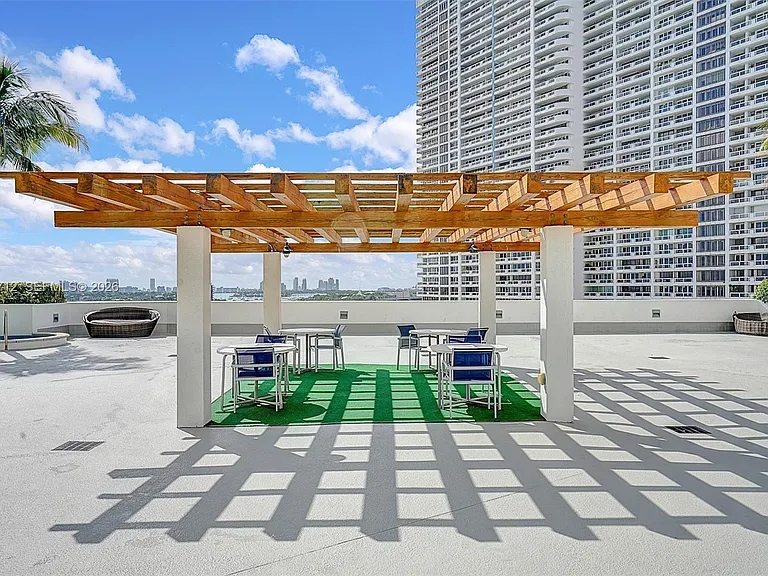 1750 N Bayshore Dr #2206 — Photo 30