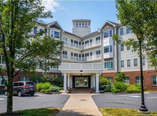 1 King Philip Dr UNIT 118, West Hartford, CT 06117