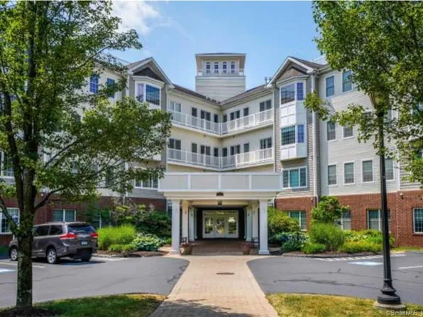 1 King Philip Drive #118, West Hartford, CT 06117