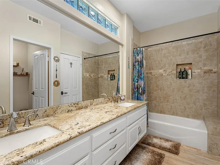 33722 Bridgehampton Dr — Photo 24
