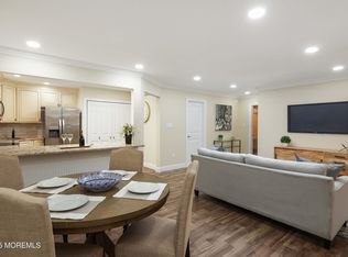 20 Lexington Ct, Red Bank, NJ 07701