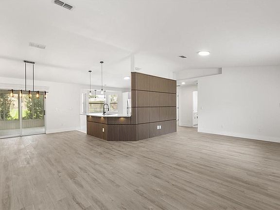 3rd image of 6027 SW 98th Street Rd