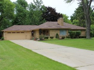 1840 Fairhaven Blvd, Elm Grove, WI 53122