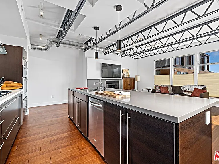 1250 N Harper Ave #416 — Photo 11