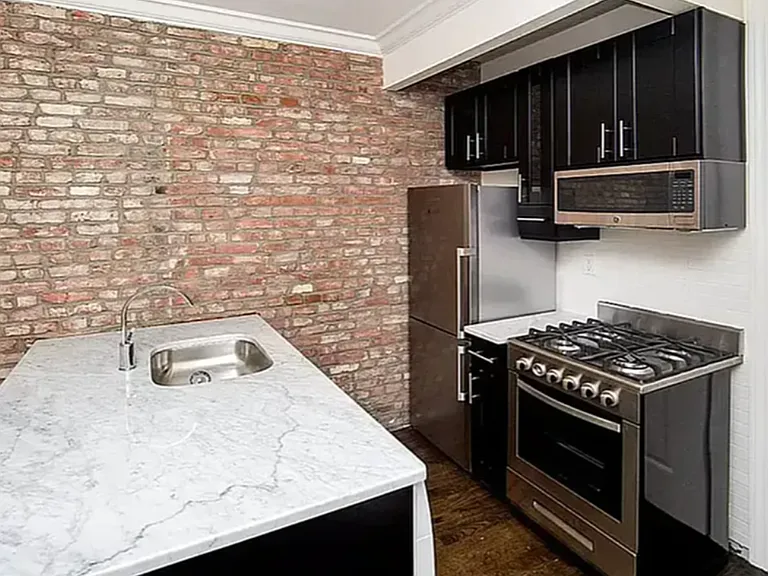133 E 4th St #15 — Photo 2