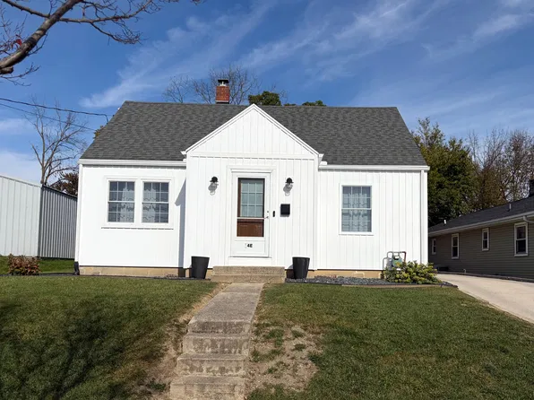 4 E Silver St, Wapakoneta, OH 45895