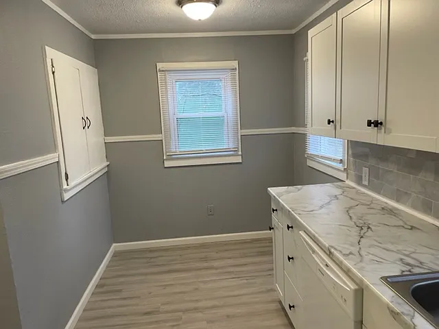 210 E Georgia St — Photo 4