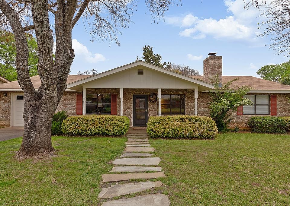 1st image of 202 Broadmoor Dr