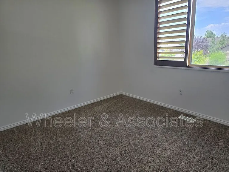 4336 W 5850 S — Photo 15