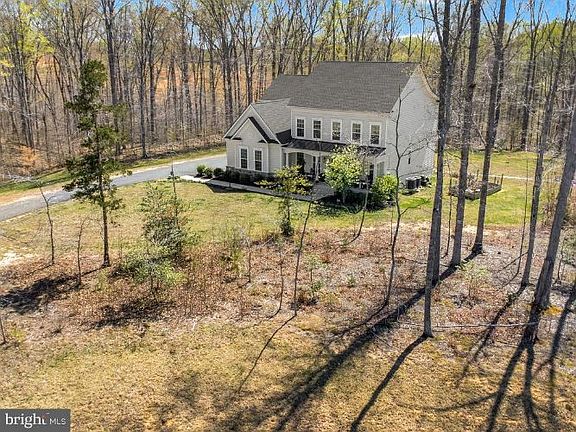3rd image of 115 Sweet William Dr