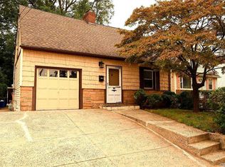 83 Lyon St, Valley Stream, NY 11580