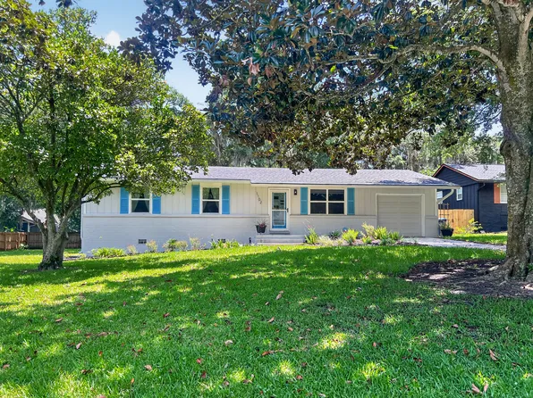 1102 N 15th St, Fernandina Beach, FL 32034
