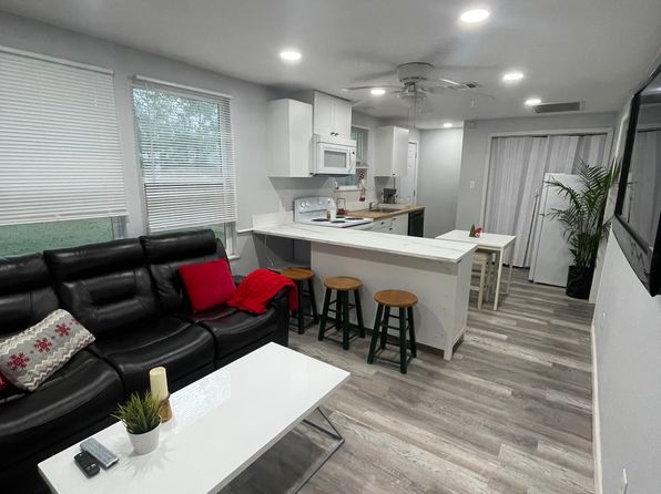 208 E Magnolia St #A