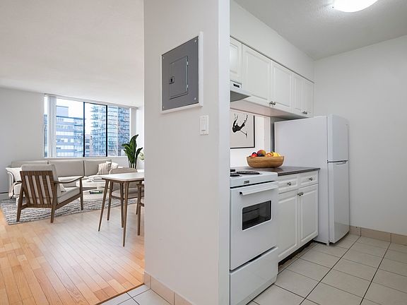5th image of 1434 Burnaby St #607