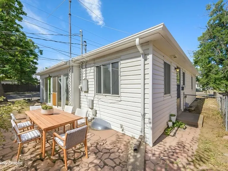 2300 Moline St — Photo 14