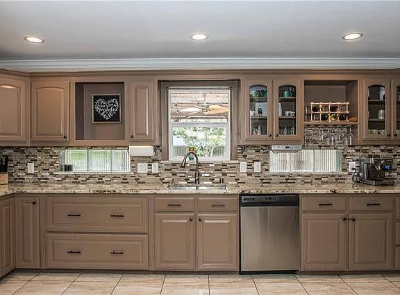 4th image of 2480 Dorrington Dr