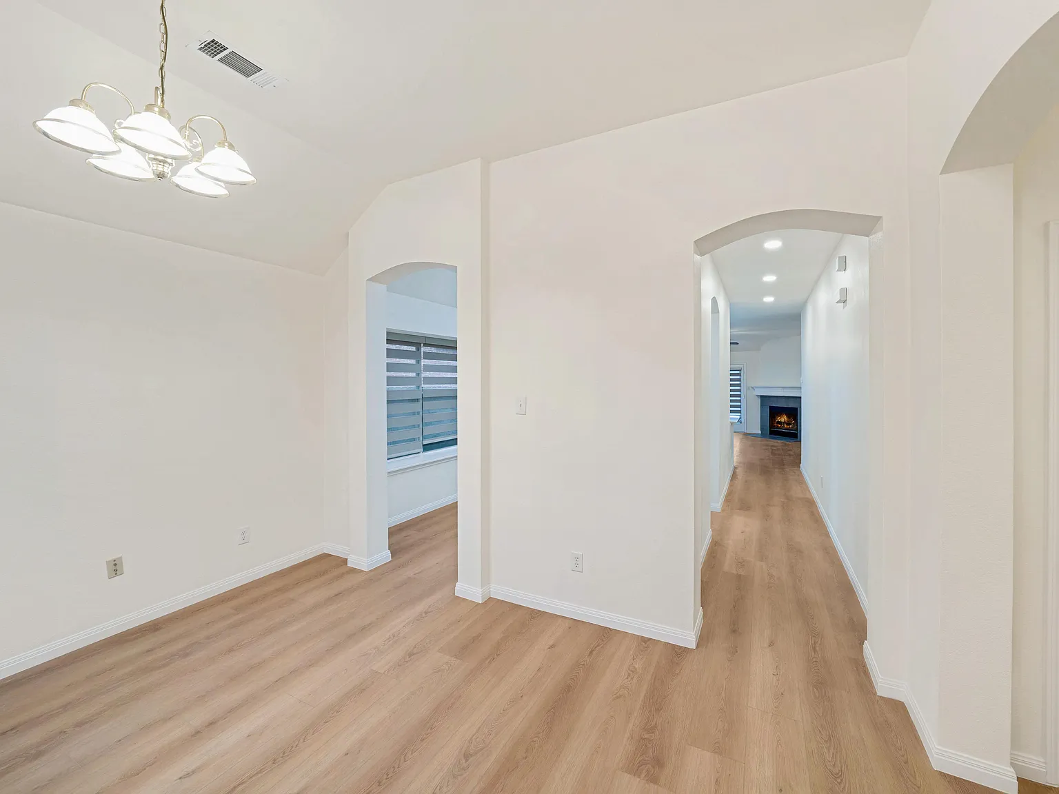 3 bed, 1594 sqft, $2,300 — Photo 4