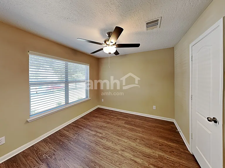 3030 Legends York Dr — Photo 18