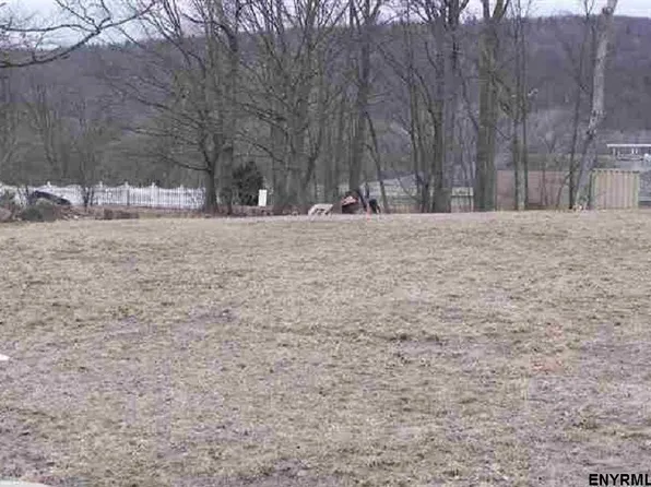 103 Ulrich Dr, Rotterdam Junction, NY 12150