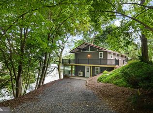601 N Shore Dr, Lenhartsville, PA 19534