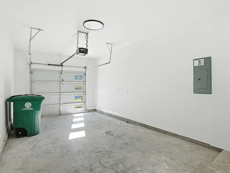 712 Delano St #A — Photo 11