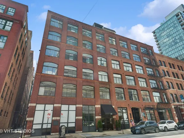 215 W Illinois St #2B-2C, Chicago, IL 60654