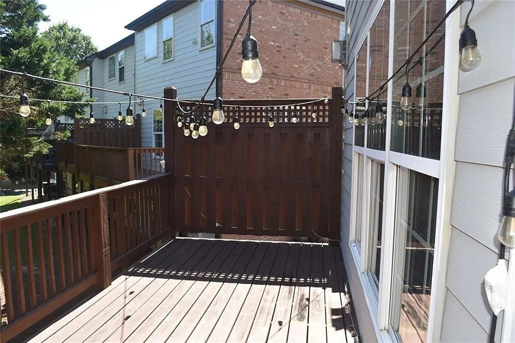 3 bed, 3.5 bath, 2394 sqft, $2,600 — Photo 2