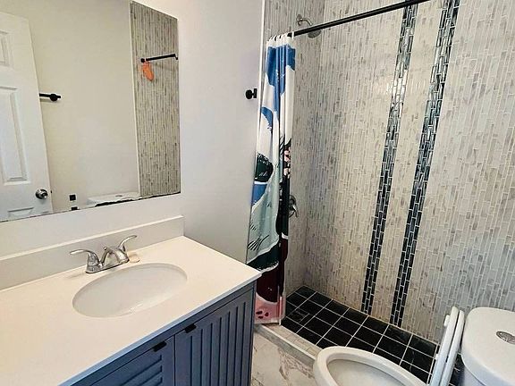 4th image of 541 Roseland Ave #B
