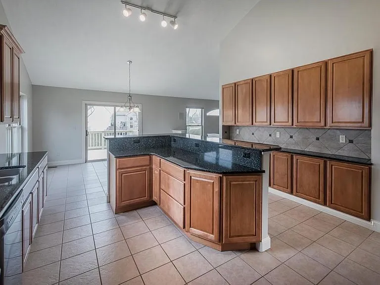2323 Charoe St — Photo 12