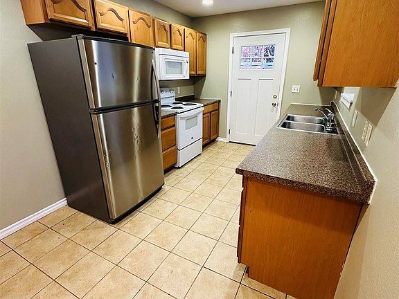 2nd image of 15 Eleanor Ave