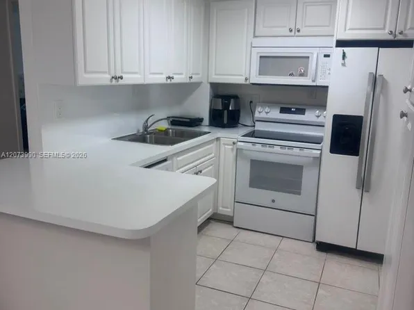 1913 S Ocean Dr APT 422, Hallandale, FL 33009