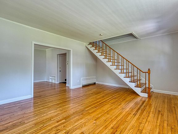 4th image of 171 E Victoria Rd