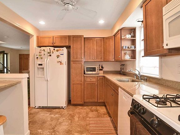 3rd image of 4 Lauren Ln