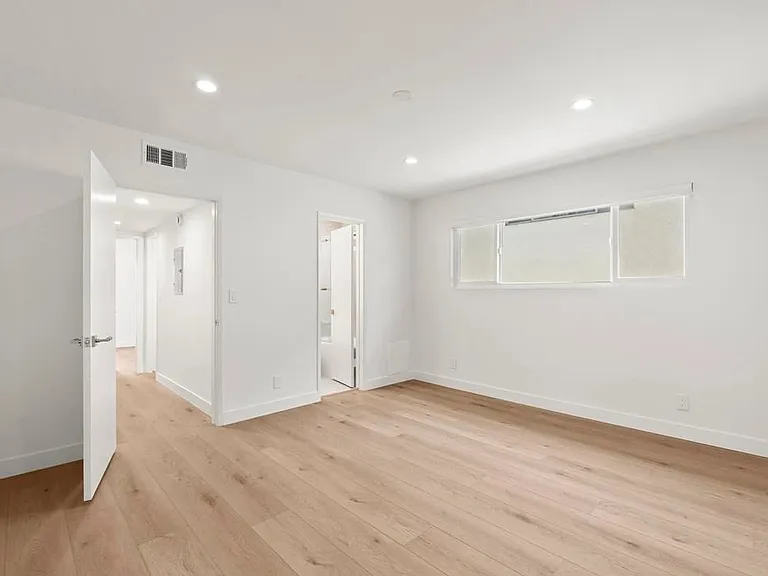 739 N Sweetzer Ave #6 — Photo 20