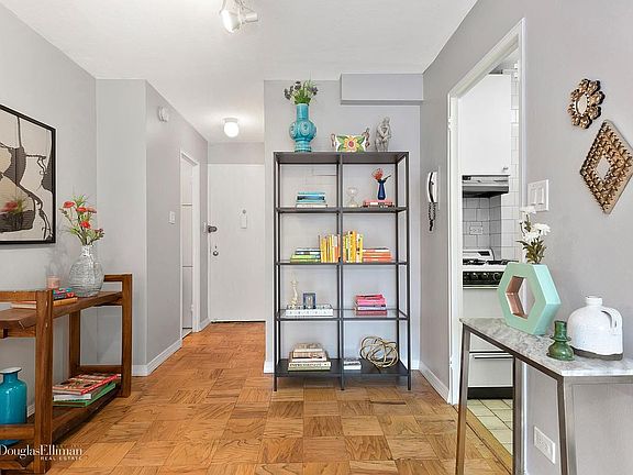 3rd image of 220 E 60th St APT 6M