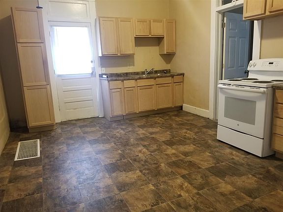 4th image of 234 N 14th 1/2 St