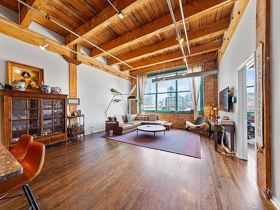 4th image of 312 N May St APT 4D