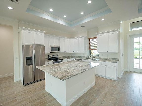 5th image of 2723 SW 21st Ave