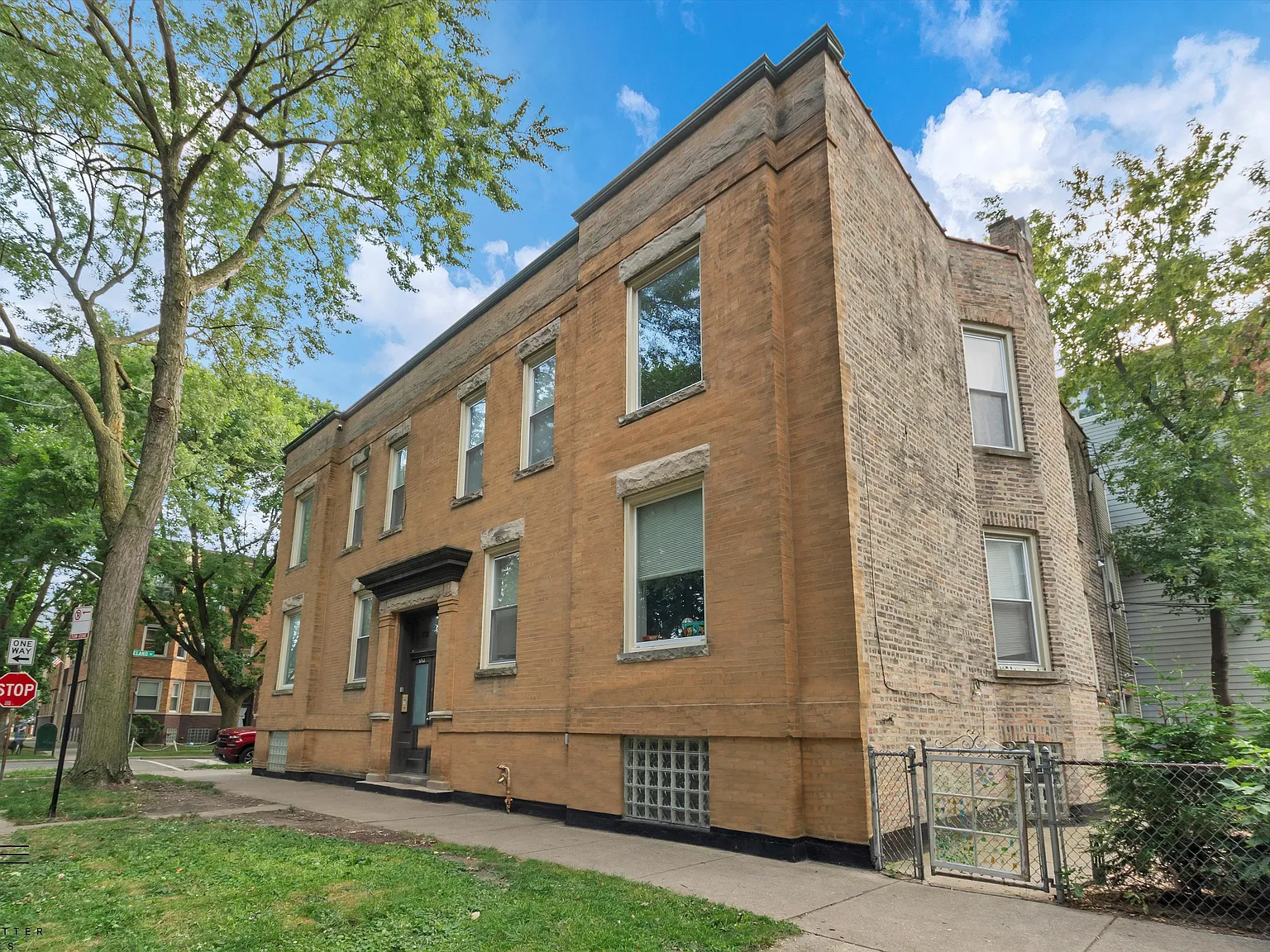 2 bed, 1200 sqft, $2,700 — Photo 1